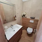 House With Private Jacuzzi Near *