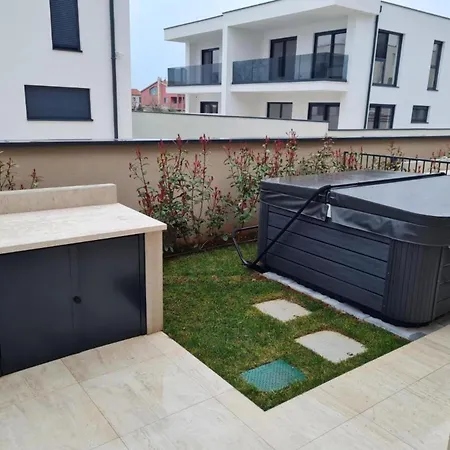 House With Private Jacuzzi Near Appartement