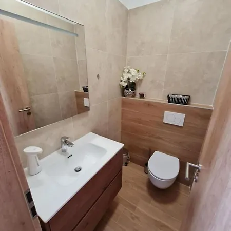 House With Private Jacuzzi Near *