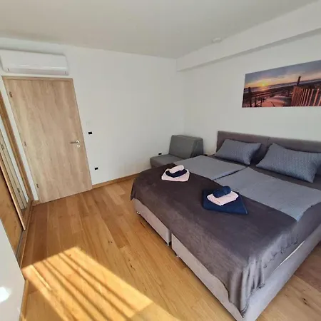 House With Private Jacuzzi Near Apartment Umag