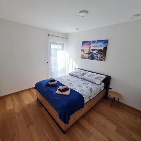 Apartment House With Private Jacuzzi Near
