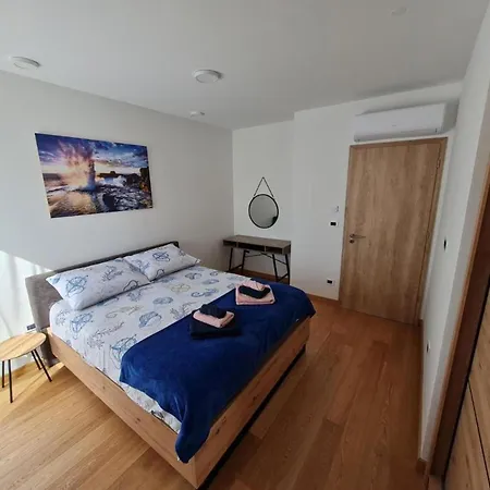 Apartment House With Private Jacuzzi Near Umag