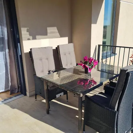 House With Private Jacuzzi Near Apartment