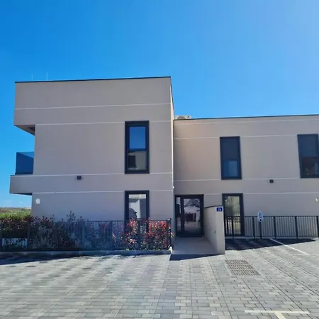 House With Private Jacuzzi Near