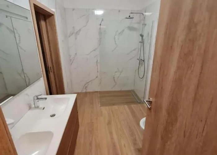 Apartment House With Private Jacuzzi Near *