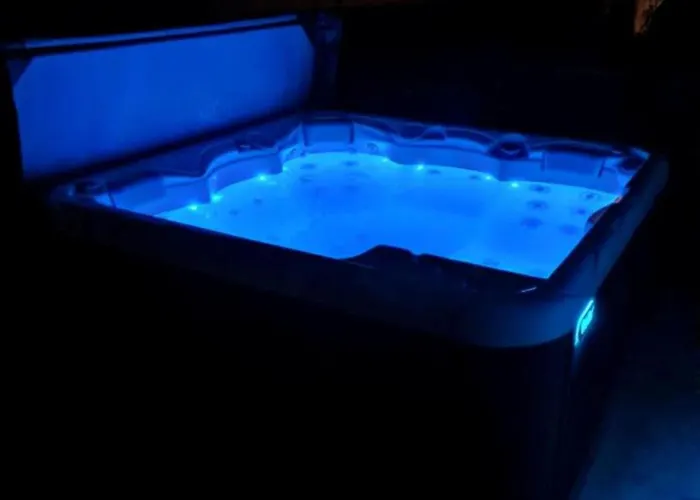 House With Private Jacuzzi Near Apartment *