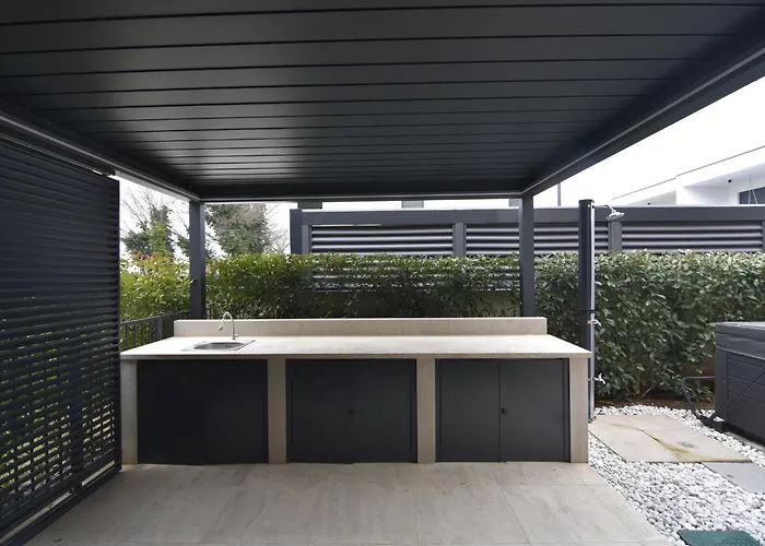 Apartment House With Private Jacuzzi Near