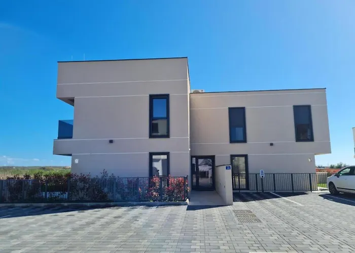 House With Private Jacuzzi Near